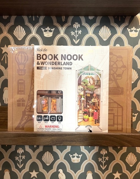 Maqueta Booknook Sunshine Town TGB02